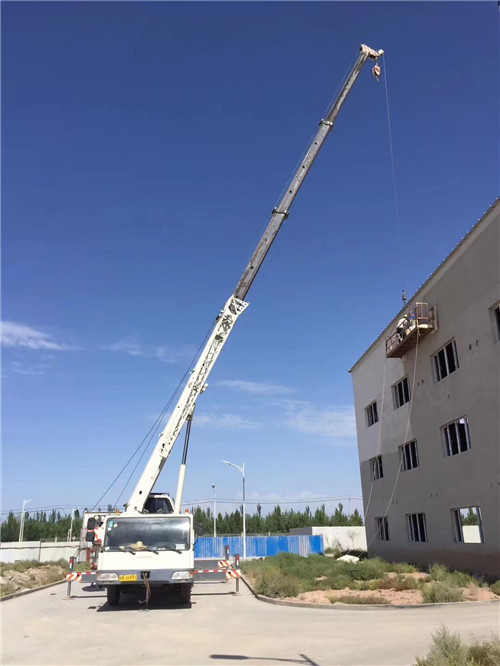 二道江区“轻装强干”—— 吊车的 “轻量化臂架” 技术
